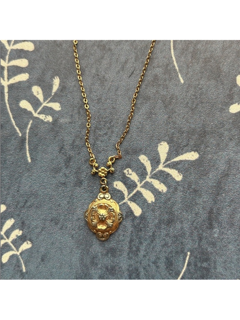1928 floral necklace